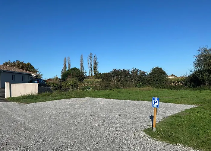 Ravissant T2, Cl 3 Etoiles, 3 Pers Et 1 Enf , 3 Lits, Parking Et Patio
